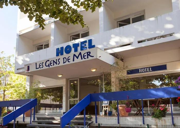 Hôtel Les Gens de Mer La Rochelle by Popinns**